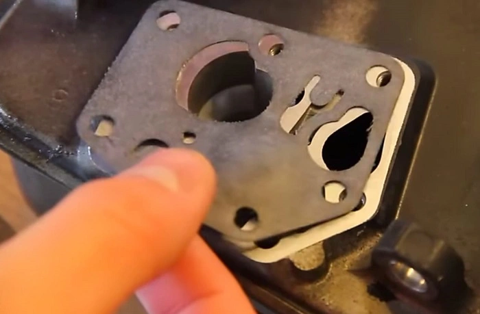 Briggs and Stratton carburetor diaphragm replacement