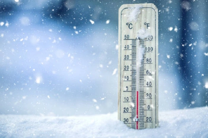 thermometer showing frost temperature
