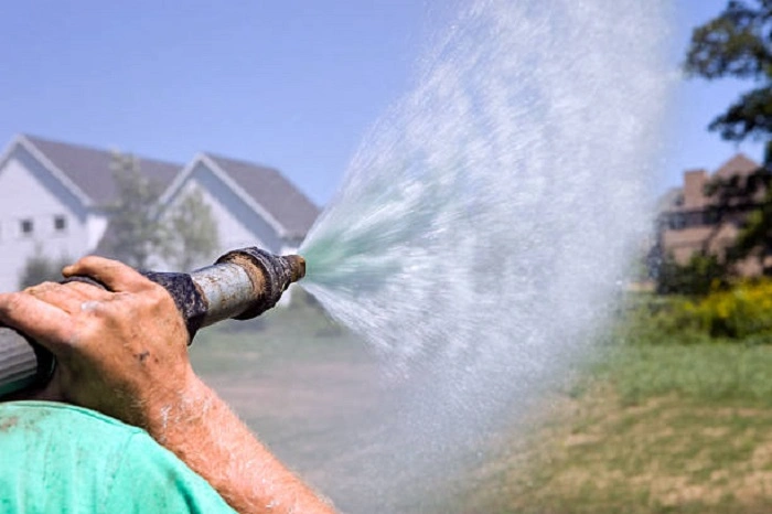 image of hydro watering a lawn