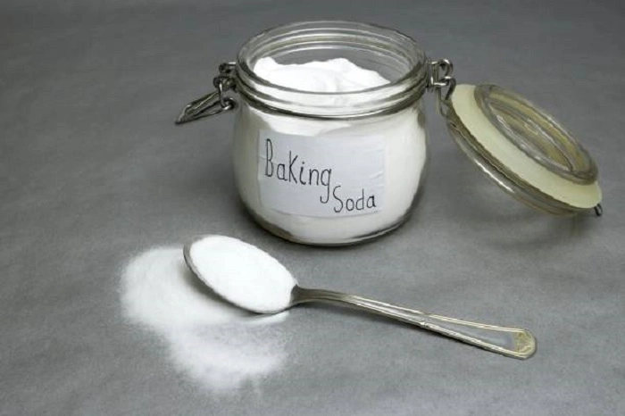 image of baking soda used to kill weeds not flowers
