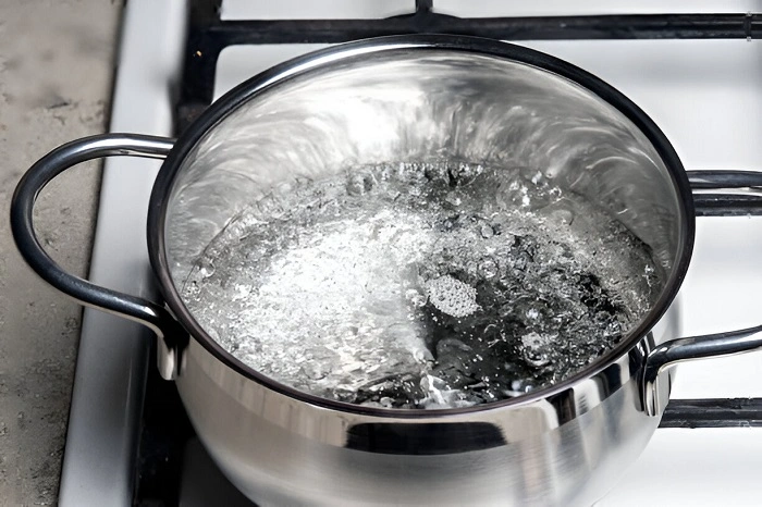 image of boiling water to kill lawn weeds