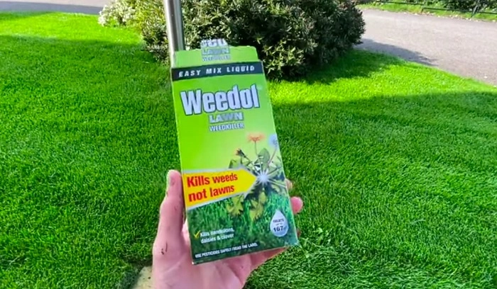 image of a safer lawn weed killer as compared to Rpundup weed killer